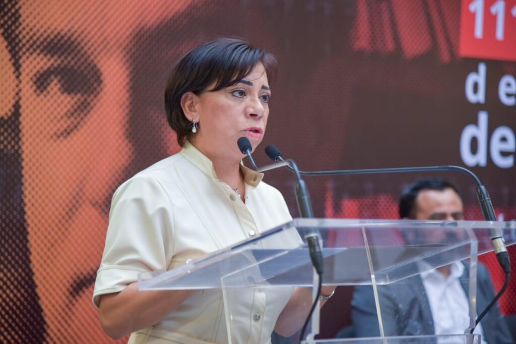 Beatriz Rojas, directora del DIF Ciudad de México, organismo heredero universal de los bienes  del escritor y de su esposa Marie José Tamini, destaca trayectoria del Premio Nobel de Literatura.