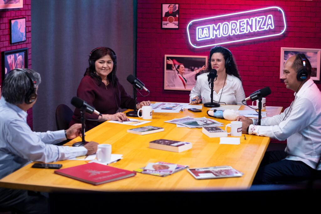 Alejandro Robles, secretario de Mexicanos en el Exterior, acompaño a Luisa María Alcalde, presidenta de nuevos Partido-Movimiento, en el episodio 10 del programa La Moreniza.