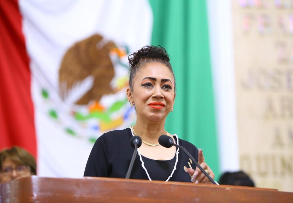 La creación de una Institución Abierta Casa de Medio Camino Femenil está legalmente reconocida en la Ley de Centros Penitenciarios de la Ciudad de México y su Reglamento.