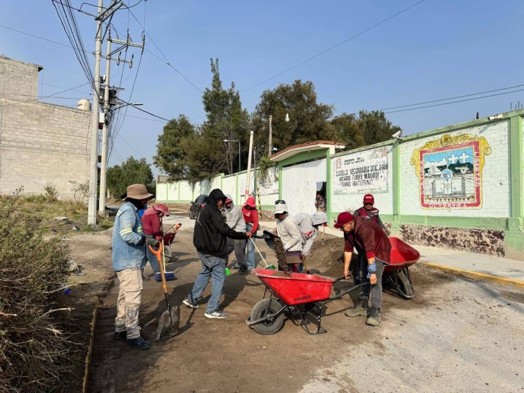 Se realiza en forma permanente trabajos de desazolve y limpieza de barrancas y canales de Tecámac.