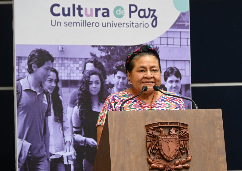 La enseñanza es fundamental para contribuir a una humanidad que anhela la paz como un bien común, sostuvo Rigoberta Menchú.