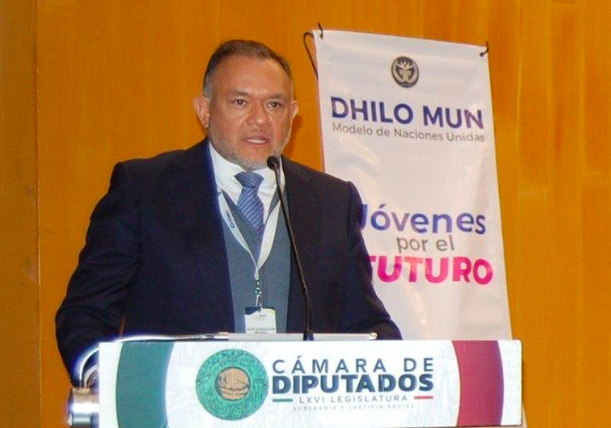 Dr. José Medina Catedrático de la UNAM, al participar en “Jóvenes por el Mundo”, de DHILO MUN – ONU 2025.
