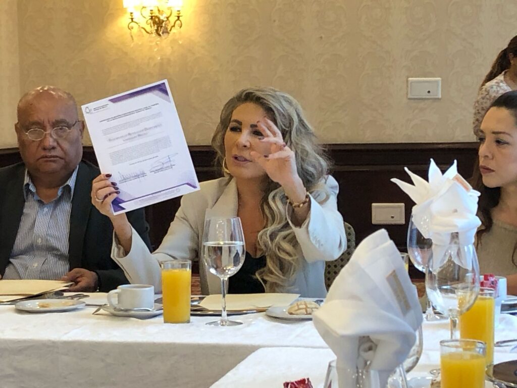 La diputada Nora Arias es la presidenta del PRD Ciudad de México e Isidro Corro su secretario general.