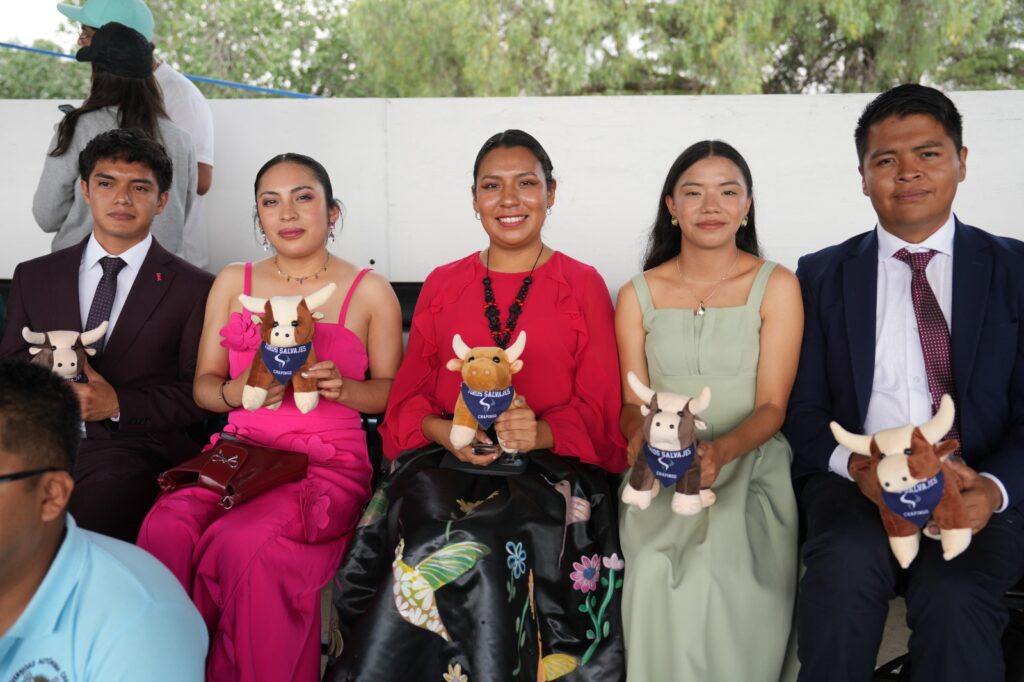 ¡Presente, aquí estamos y hemos cumplido!: Generación 2018-25 UACh. Tradición en Chapingo: alumnado de séptimo año realiza su "último pase de lista".