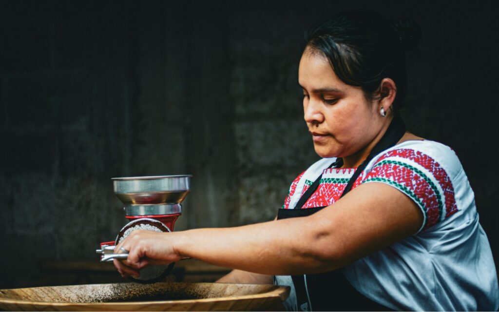 Chapingo y el Colectivo de Estudiantes Agrónomas invitan a participar en el concurso de fotografía “Mujeres que sostienen el mundo”. La pesquisa de propuestas será del 7 de julio al 10 de agosto de 2025.