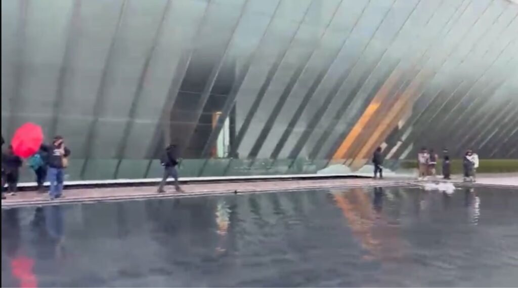 La UNAM condena actos de destrucción y saqueo en el Centro Cultural Universitario.