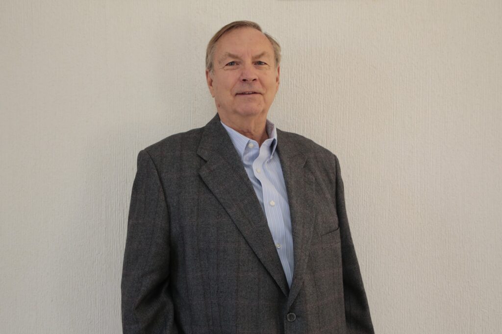 William Scott Monks Sheets, profesor investigador del ICBI, se convirtió en el segundo investigador emérito de esta casa de estudios.