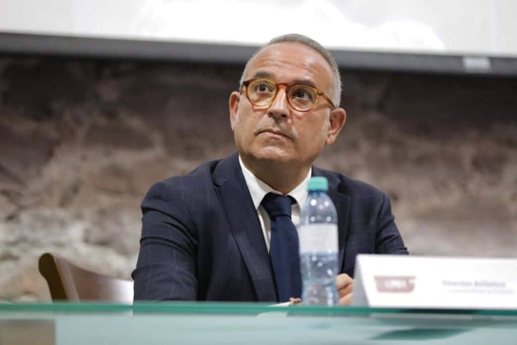 El director español implementará una propuesta artística para acercar a más jóvenes a la música sinfónica mediante un repertorio variado.
