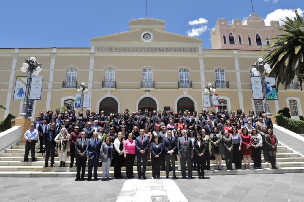 “Su talento, su experiencia, su visión y su entrega serán fundamentales para que nuestra orquesta siga creciendo”, afirmó el rector Octavio Castillo Acosta.