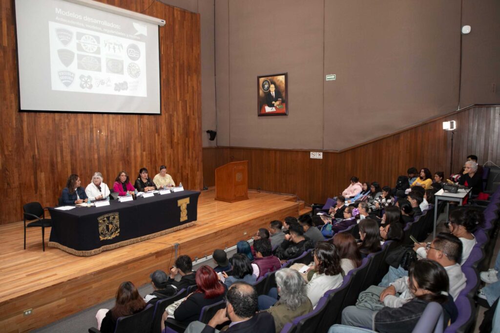 Profesionales de trabajo social construirían una sociedad distinta en cada escuela; también promoverían el bienestar emocional de las y los alumnos, expresó Carmen Casas Ratia.