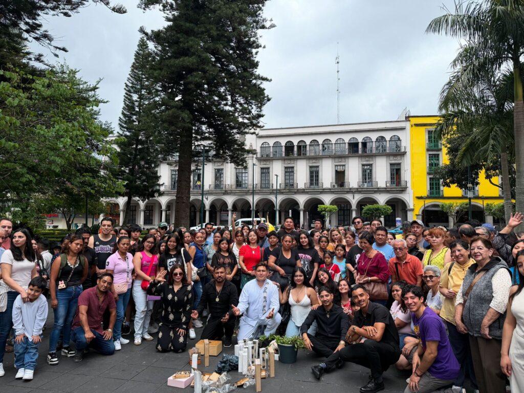 El Brujo Mayor de Catemaco, encabezó una jornada espiritual abierta al público.