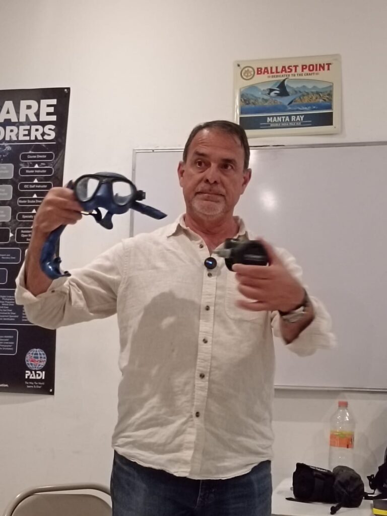 Rango Extendido pone a disposición el sistema de Full Face Mask, mascara a rostro completo que transformará el buceo. Imágenes. Luis Sánchez, Magali Guerrero.