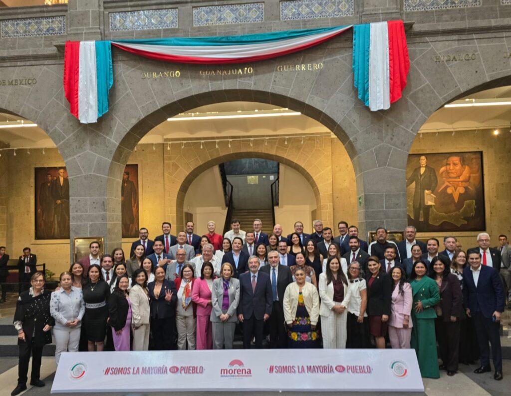 Gutiérrez Escalante dijo que “es tiempo de mujeres; somos cuatro mujeres que no les vamos a fallar y no escatimaré esfuerzo alguno en dar lo mejor de mí en beneficio de México”.
