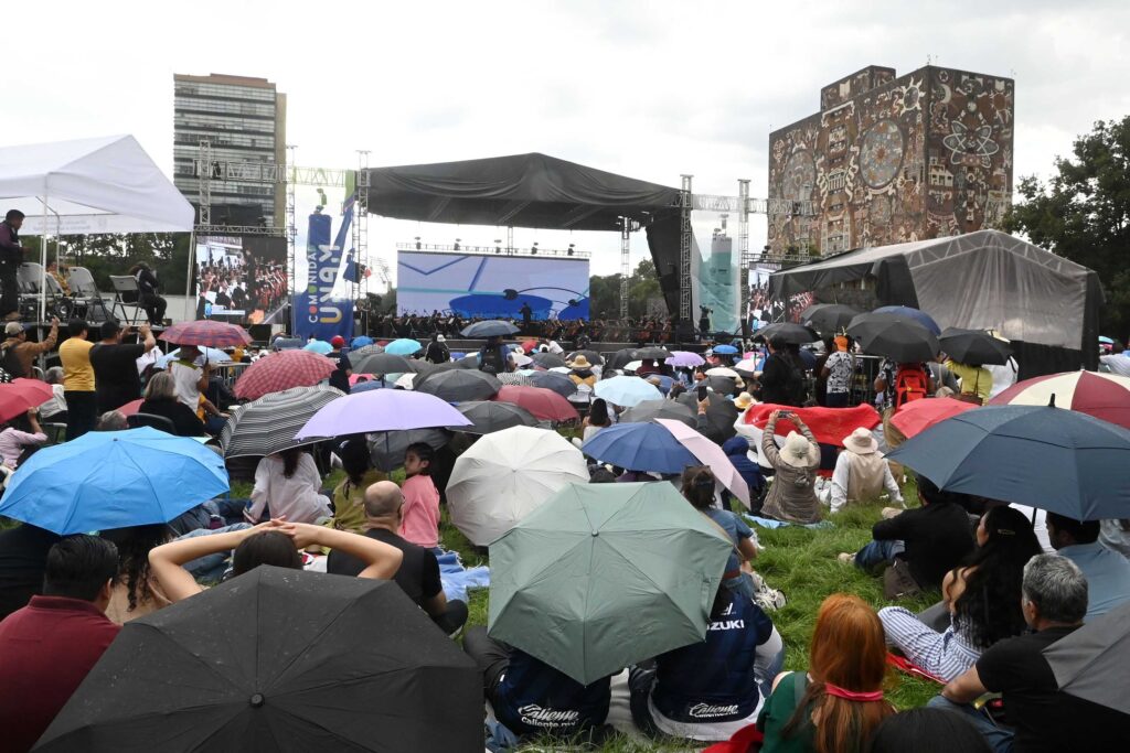 Con magno concierto de la Orquesta Filarmónica de la UNAM se conmemoran 115 años de la Universidad Nacional y ocho décadas de su Ley Orgánica.
