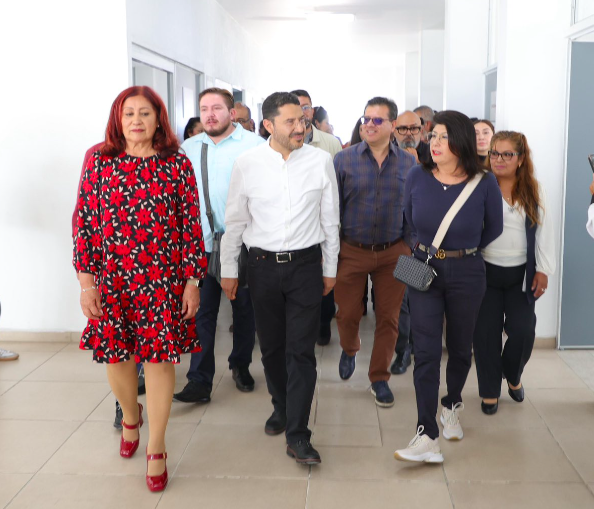 También Resaltan la CECyT 19 Leona Vicario IPN y el CBTIS 289, recién inaugurado
Como parte de las obras del bicentenario, el Gobierno de Tecámac concretó la donación de dos clínicas de salud al Instituto de Servicios de Seguridad Social de los Trabajadores al Servicio del Estado (ISSSTE) e inauguró dos planteles de educación media superior.
