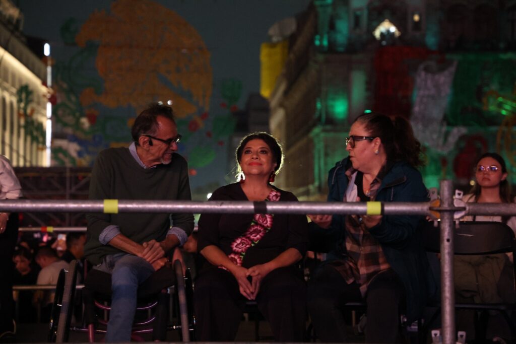 Desde el corazón de México, Residente abordó el tema de la salud mental, de la situación de los migrantes mexicanos y latinoamericanos en Estados Unidos y lanzó un llamado al alto al fuego en Palestina.