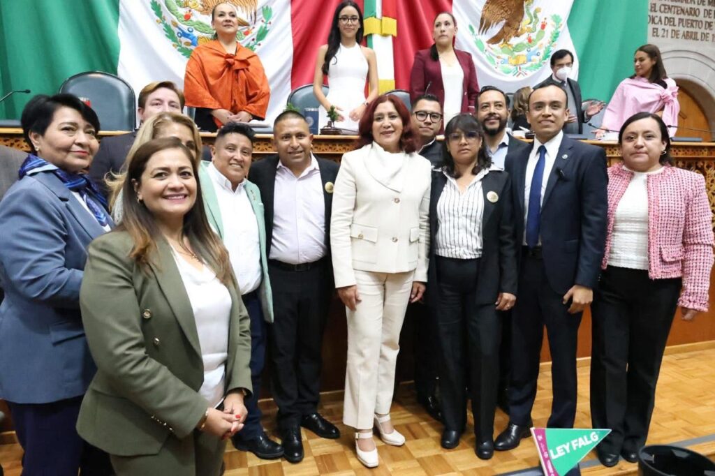 La presidenta municipal de Tecámac, Rosi Wong Romero, asistió al Congreso del Estado de México.