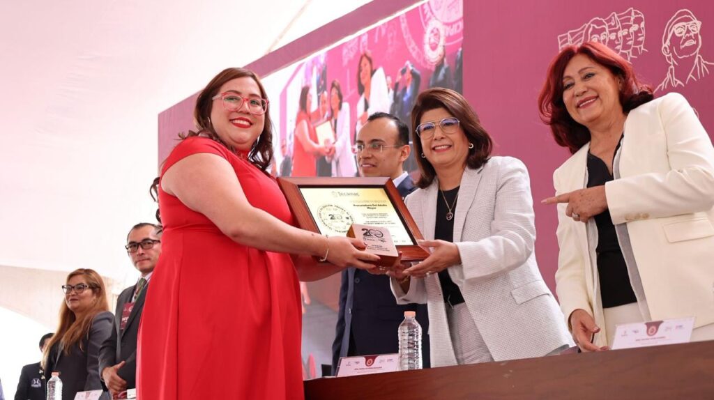 Conmemora Tecámac sus 200 años de su erección como municipio, con la entrega de la Presea al Mérito Civil Municipal, en la ceremonia encabezada por la alcaldesa Rosi Wobg y la senadora Mariela Gutiérrez Escalante.