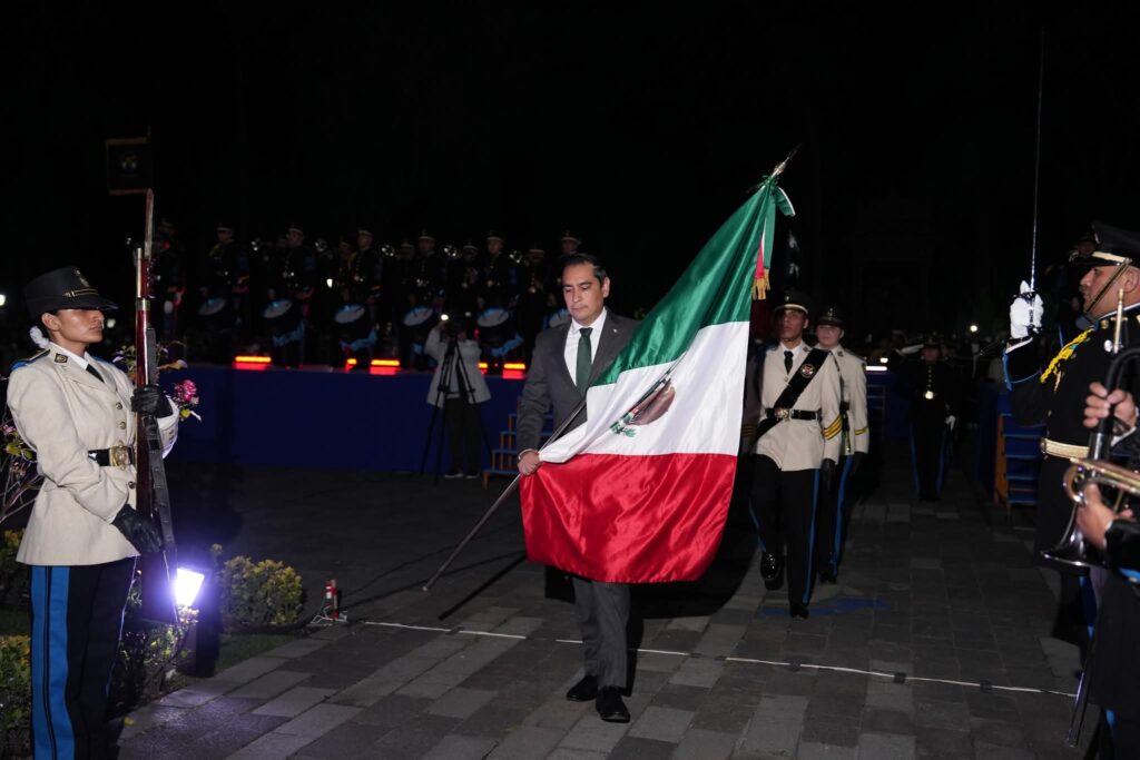 El rector Angel Garduño García recordó a los hombres y mujeres insurgentes que imaginaron un México libre de opresión colonial.