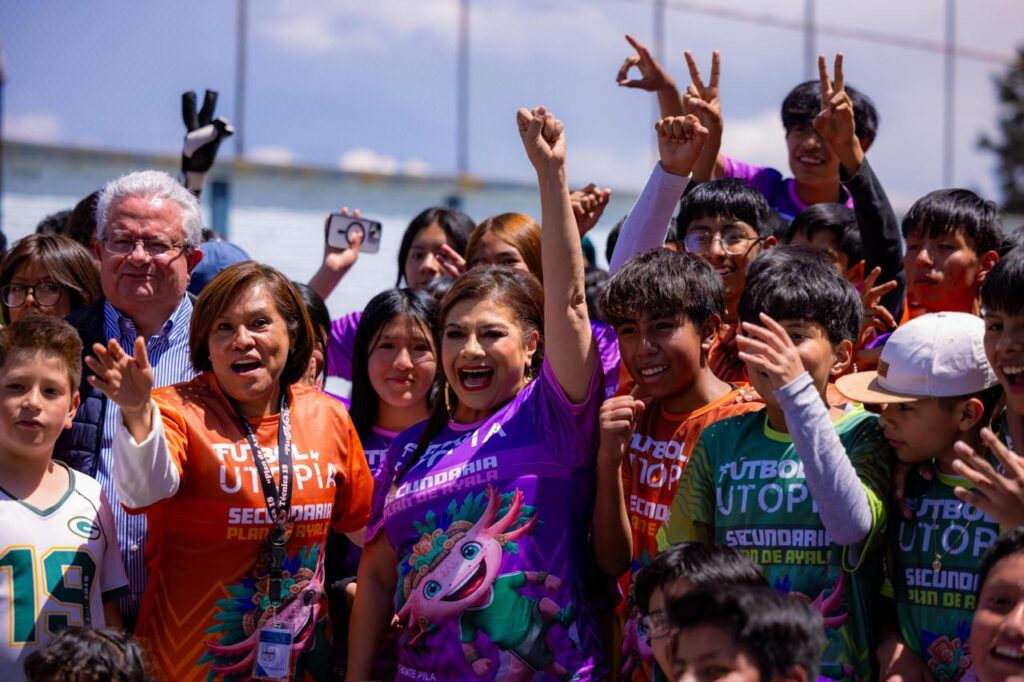 El objetivo es que las escuelas públicas se abran a la comunidad y brinden conocimientos para la formación integral de alumnos y población en general.