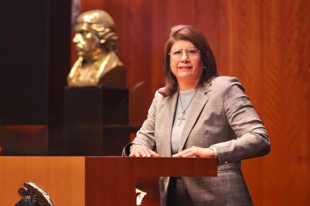 Entrega Mariela Gutiérrez al Senado su Primer Informe de Actividades Legislativas.