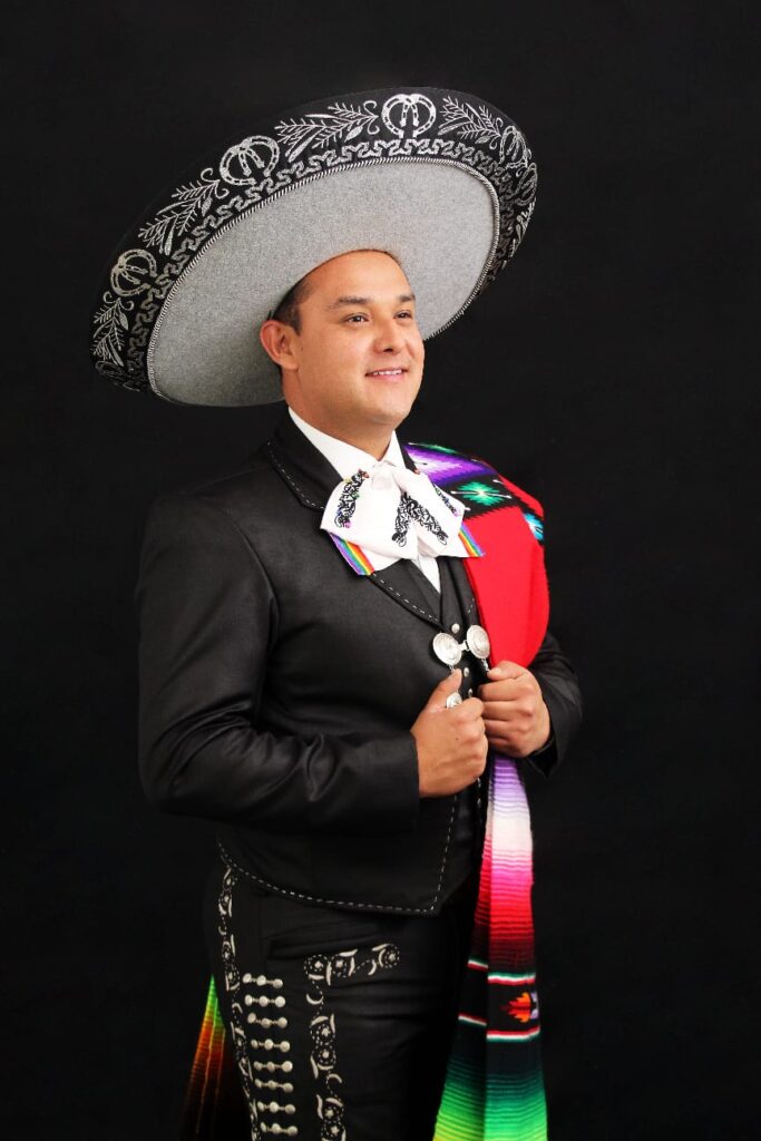 Aida Cuevas, ícono de la música ranchera y madrina artística de Fausto Villagrán, envió un mensaje especial de felicitación.