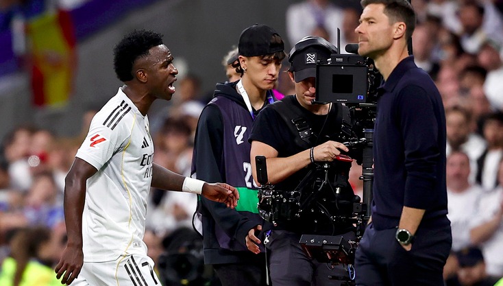 Vinicius, con su actitud, sus gestos y su comportamiento, cree que es mejor que todos los demás. No es así, ningún jugador gana sólo. 