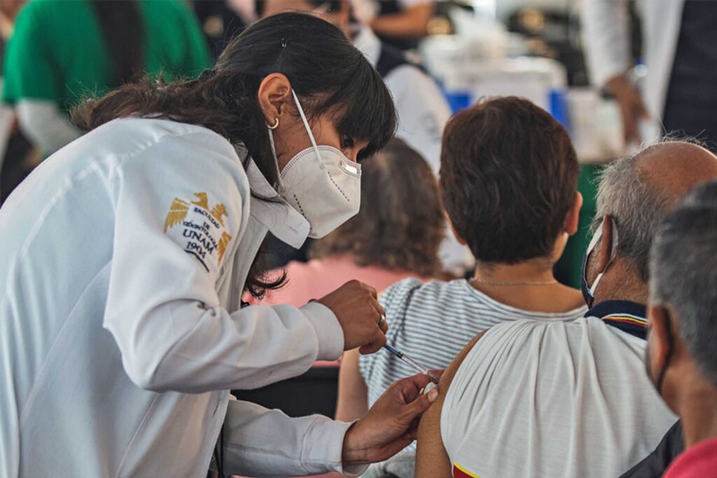 De 09:00 a 15:00 horas se inmunizará contra la influenza, COVID-19, neumococo o sarampión, anunció Gustavo Olaiz Fernández, DGAS UNAM.
