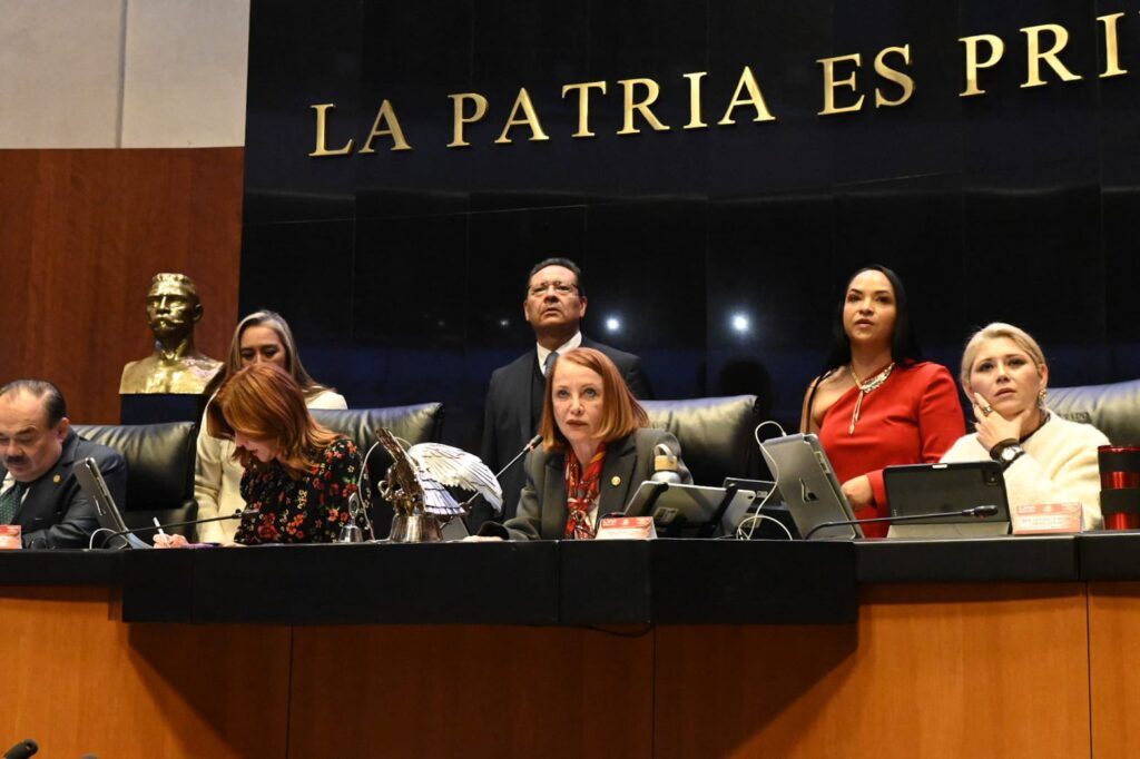 La presidenta del Senado de la República, Laura Itzel Castillo Juárez, informó a la asamblea que Gertz Manero  notifica que se retira de la Fiscalía General de la República.