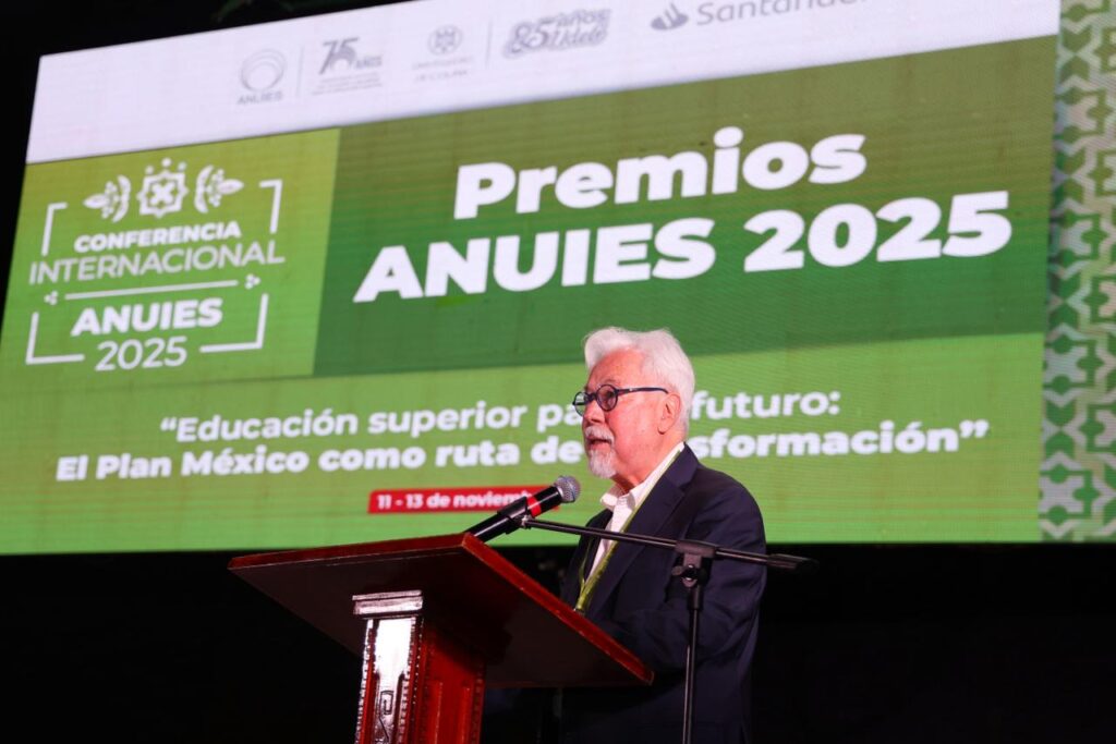 A pesar de los serios problemas que enfrentan por la falta de recursos, las universidades públicas generan y producen el valor económico, social y cultural más importante para el desarrollo del país, afirmó el ganador del Premio ANUIES 2025.