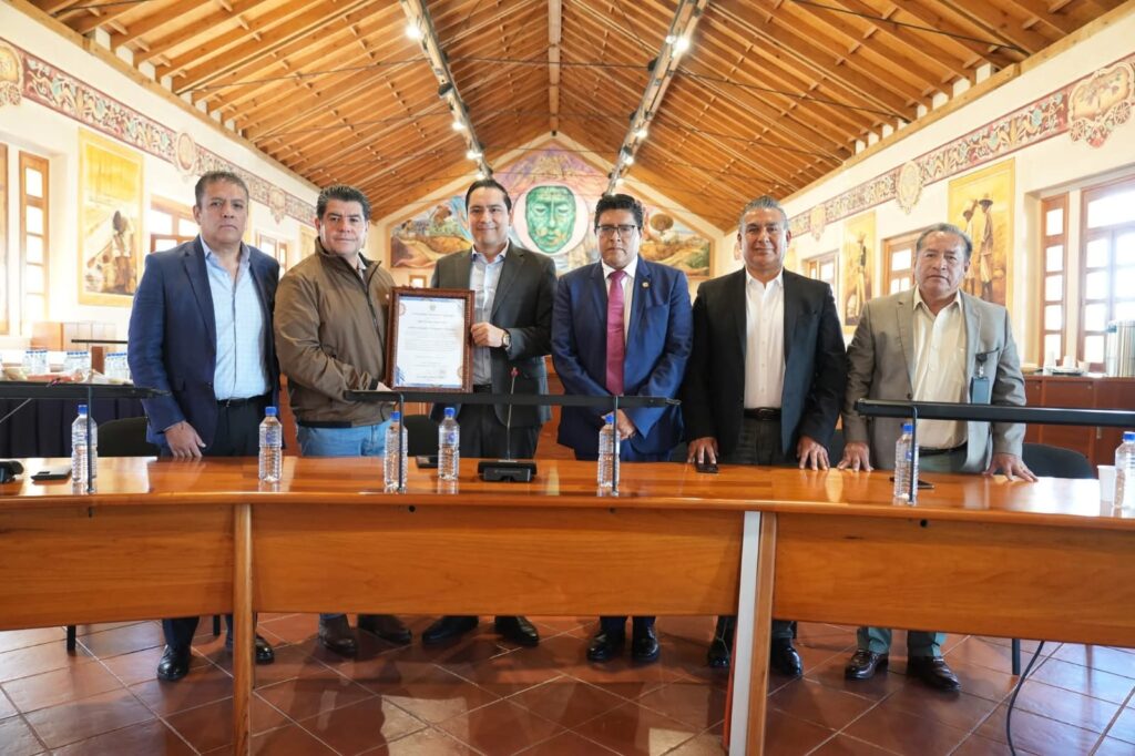 Chapingo reconoció el liderazgo y compromiso con las centrales de abasto de Arturo Fernández, expresidente de la CONACCA.