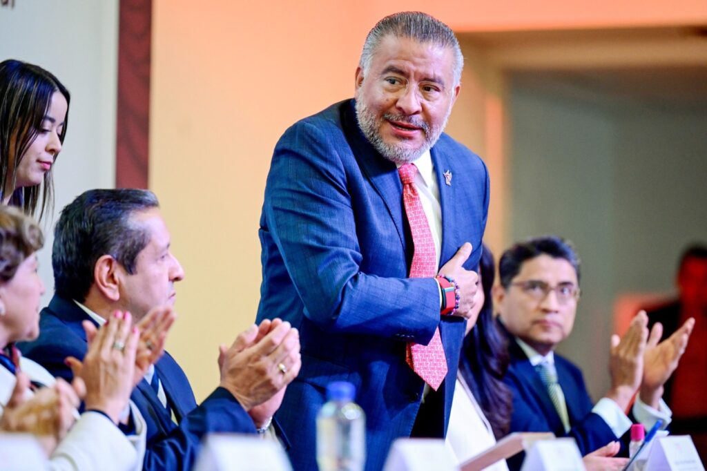 Con el respaldo de Horacio Duarte, la alcaldesa Rosa Yolanda  Wong pacta ceder a la oposición el manejo de las arcas municipales y la secretaría del Ayuntamiento.