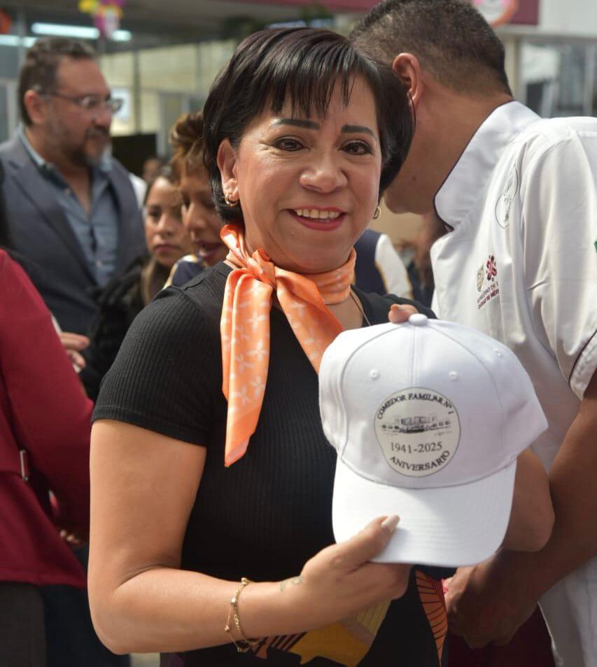 Beatriz Rojas encabeza festejo del 84 aniversario del Comedor Familiar no. 1 en la Ciudad de México.
