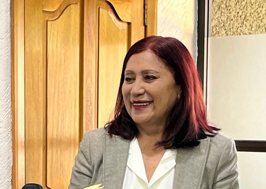 Beneficiarias de Programas de Bienestar increpan y califican de traidora la alcaldesa Rosa Yolanda Wong.