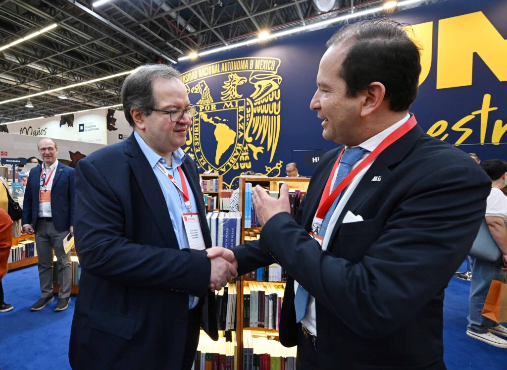 Es un debate abierto si el Banco de México debe buscar el crecimiento económico: Rector Lomelí.