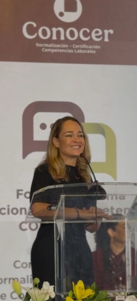 Hannah de Lamadrid Téllez en el foro el Sistema Nacional de Competencias 2025.