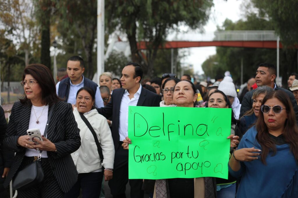Acompaña la senadora Mariela Gutiérrez a Delfina Gómez al Primer Informe de Tecámac. Recibe la ex presidenta municipal muestras de cariño de la mayoría de los tres mil asistentes.