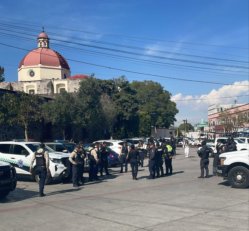 Impide Guardia Civil marcha de trabajadores despedidos de Tecámac que demandan solución a su tema laboral.