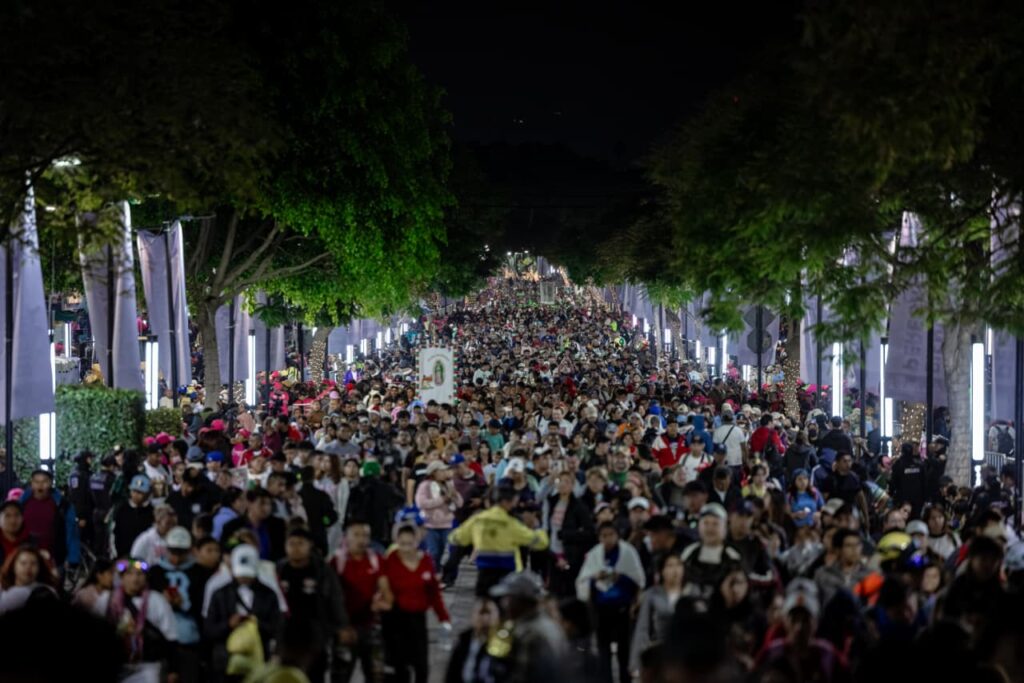 Nos llena de muchísima alegría recibir a quienes caminan con fe y esperanza por nuestra capital: Clara Brugada.