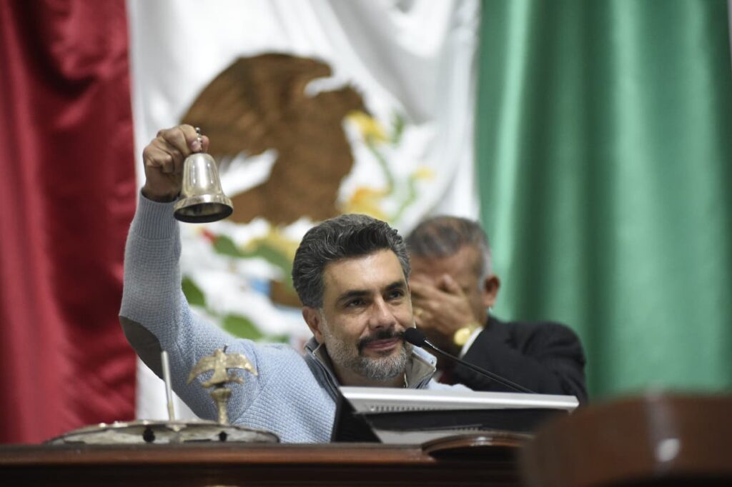 El dictamen se aprobó con 45 votos a favor, cero en contra y cero abstenciones.