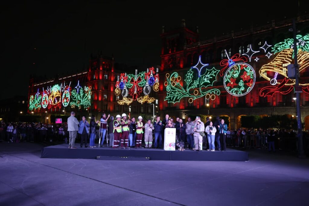 Participaron en la elaboración de los mosaicos luminosos más de 100 trabajadores de la Secretaría de Obras y Servicios, y se podrán apreciar también en avenidas principales como Paseo de la Reforma.