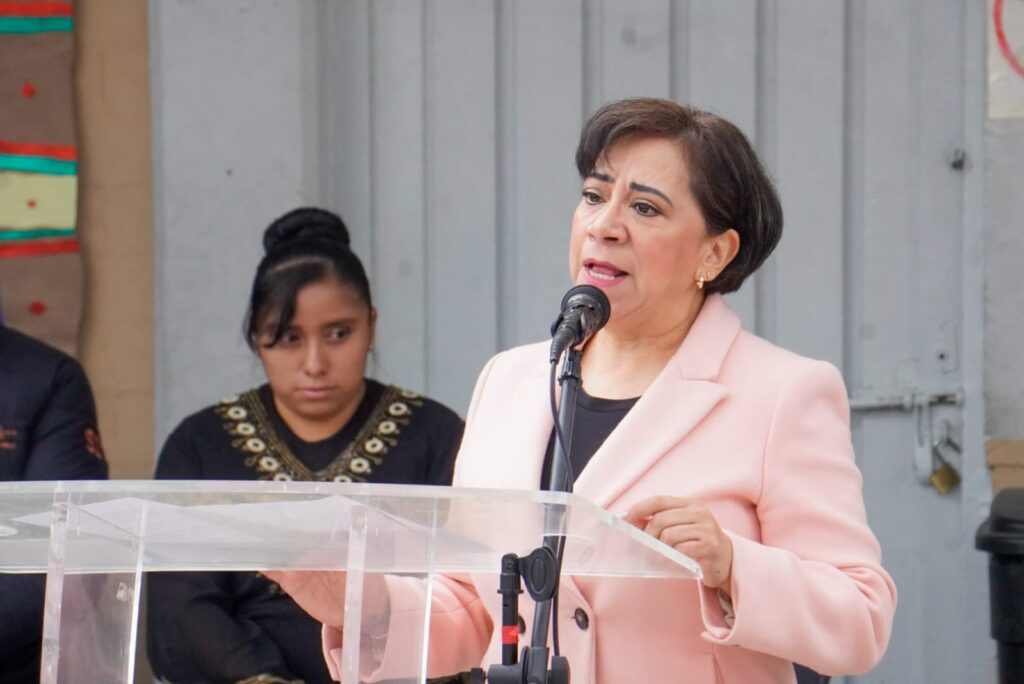 Inaugura Beatriz Rojas nuevo comedor de desayunos calientes en la Ciudad de México.
