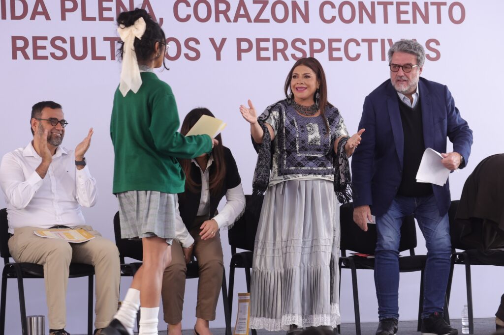 Al presentar los resultados de esta estrategia, a un año de su implementación, la Jefa de Gobierno aseguró que no hay bienestar posible ni vida plena sin el cuidado a la salud mental. Con esta acción, de marzo de 2025 a la fecha, se han prevenido 75 suicidios escolares.