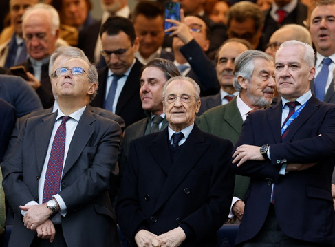 Al presidente Florentino Pérez, al que se le pidió llanamente la dimisión.