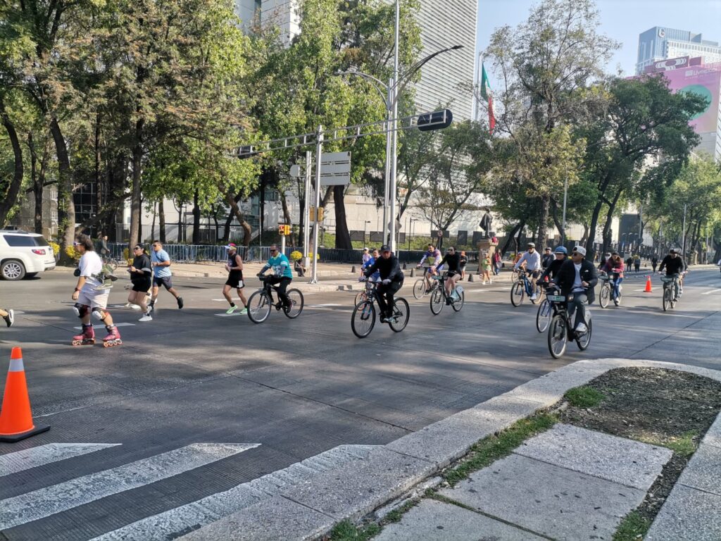 Participaron 167,610 personas en el Paseo Dominical "Muévete en Bici"; superó el récord anterior de 161,824 personas.