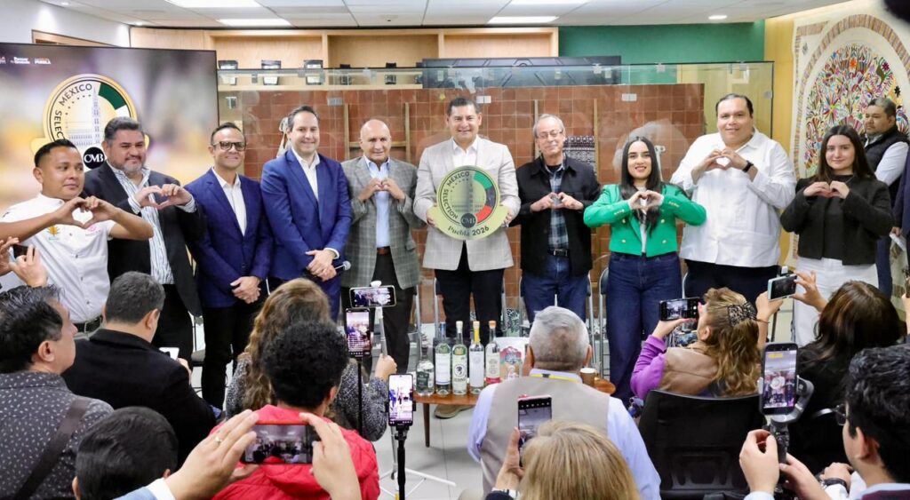 Con identidad y calidad, mezcal poblano se posiciona a nivel internacional. Una delegación estatal asistirá a la Feira Wine París, con la finalidad de comercializar y exportar el destilado.