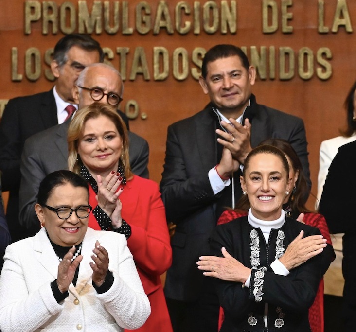 Desde Querétaro, junto a nuestra Presidenta, la doctora Claudia Sheinbaum Pardo, compañeras y compañeros gobernadores, así como representantes de los Poderes Legislativo y Judicial, conmemoramos 109 años de la promulgación de nuestra Constitución Política de 1917. Alejandro Armenta, gobernador de Puebla.