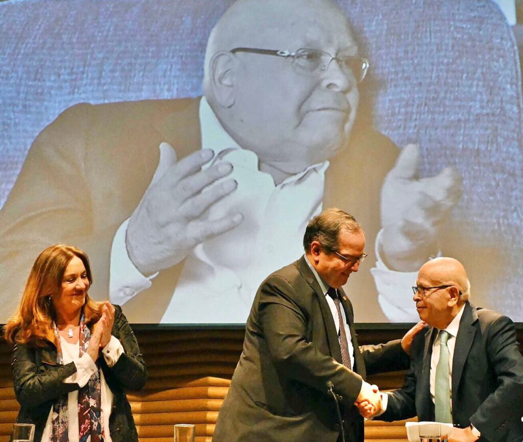 Gerardo Estrada pertenece a una generación que entendió que la Universidad no puede replegarse sobre sí misma: Rector Lomelí.