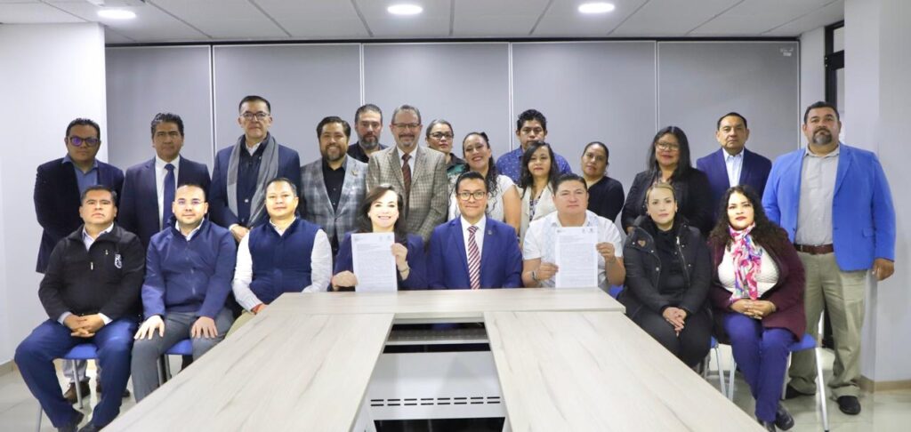 Firman UAQ y STEUAQ revisión integral del 6.2%, posicionándose como la más alta de México. Es 4.2 por ciento directo al salario y un 2 por ciento en prestaciones no ligadas al salario.