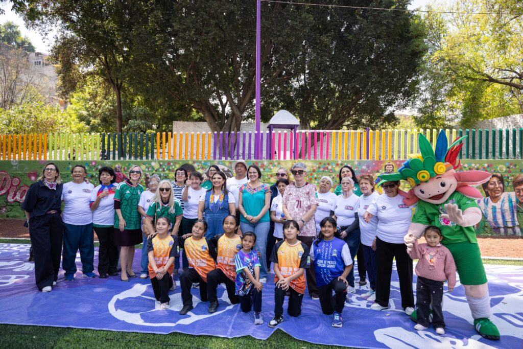Inaugura Clara Brugada canchas “Pioneras del 71”. Pide llevar el Mundial a todos los territorios y mediante el fútbol combatir la desigualdad.